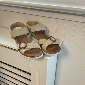 Comfy ladies sandals